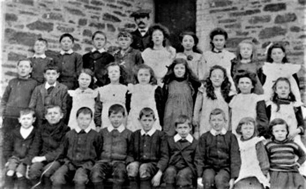 Pentewan school class © 1907 – Sophia is in the middle row fourth from the right 