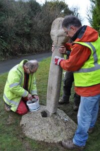 Fig 4 Erecting Tregoodwell Cross