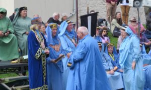 Paul Phillips Federation dialect Recorder receives his Bardship